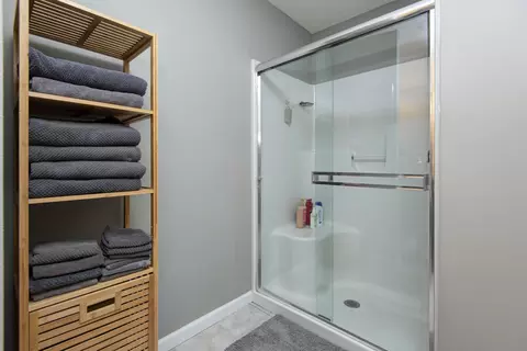 Bath - 1093 E Lakota St, Nixa, MO 65714 photo 1 of 3