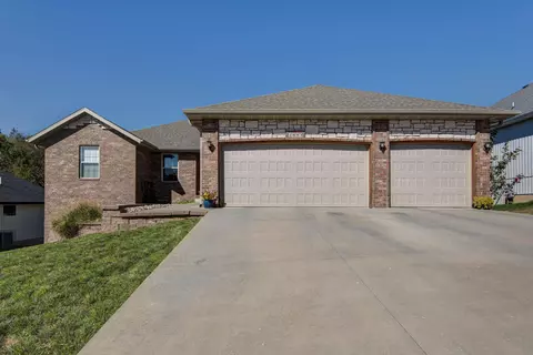 Exterior - 1093 E Lakota St, Nixa, MO 65714 photo 3 of 9