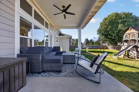 Exterior - 931 E Thorndale Dr, Nixa, MO 65714 photo 7 of 12