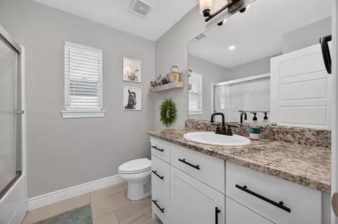 Bath - 931 E Thorndale Dr, Nixa, MO 65714 photo 4 of 6