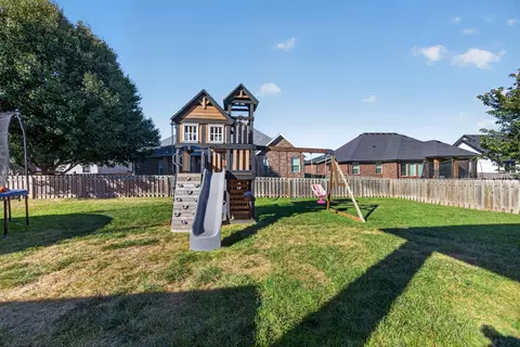 Exterior - 931 E Thorndale Dr, Nixa, MO 65714 photo 4 of 12