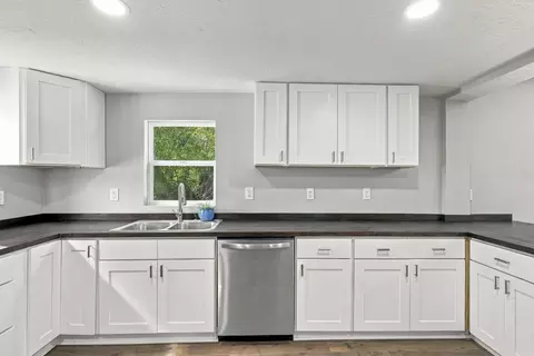 Kitchen - 1313 N Clifton Ave, Springfield, MO 65802 photo 3 of 4