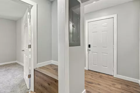 Entry Way - 1313 N Clifton Ave, Springfield, MO 65802 photo 2 of 3