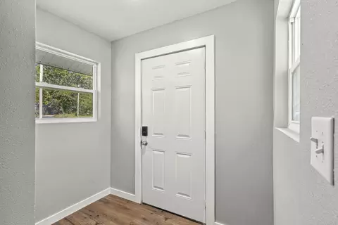 Entry Way - 1313 N Clifton Ave, Springfield, MO 65802 photo 1 of 3