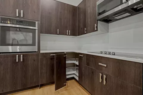 Kitchen - 2014 E Jay St, Ozark, MO 65721 photo 7 of 12