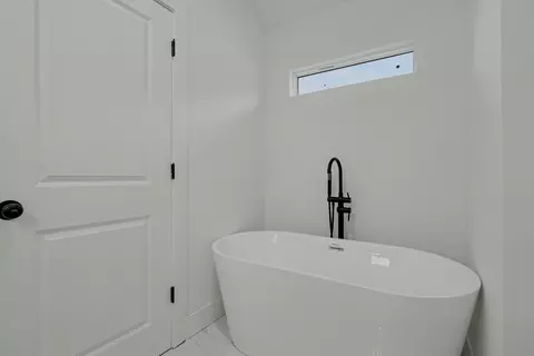 Bath - 2014 E Jay St, Ozark, MO 65721 photo 5 of 15