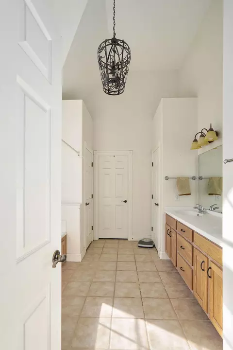 Bath - 2127 N Williamsburg Ln, Ozark, MO 65721 photo 1 of 4