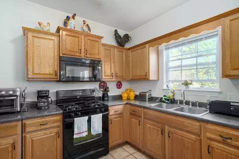 Kitchen - 2127 N Williamsburg Ln, Ozark, MO 65721 photo 2 of 2