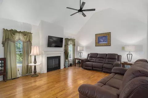 Living - 2127 N Williamsburg Ln, Ozark, MO 65721 photo 2 of 4