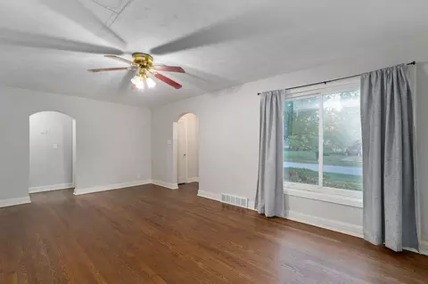 Living - 637 S Kickapoo Ave, Springfield, MO 65804 photo 3 of 6
