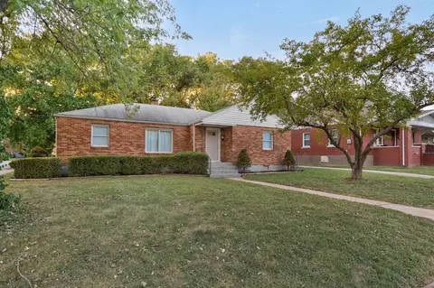 Exterior - 637 S Kickapoo Ave, Springfield, MO 65804 photo 3 of 7