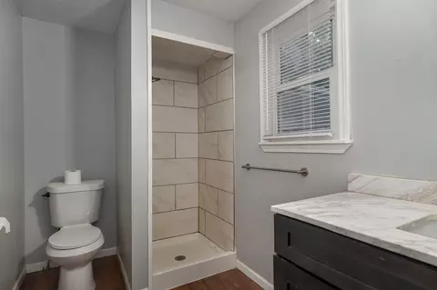 Bath - 637 S Kickapoo Ave, Springfield, MO 65804 photo 3 of 3