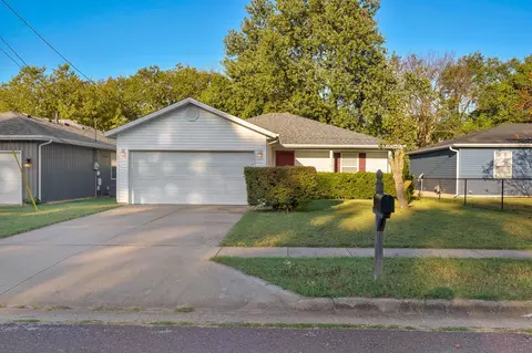 327 N Westport Ave, Springfield, MO 65802