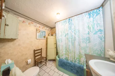 Bath - 204 Arch St, Thayer, MO 65791 photo 2 of 3