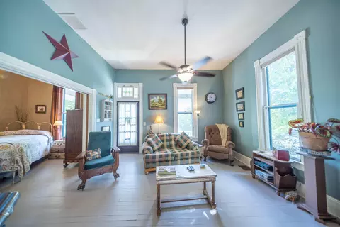 Living - 204 Arch St, Thayer, MO 65791 photo 1 of 4