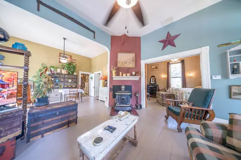 Living - 204 Arch St, Thayer, MO 65791 photo 3 of 4
