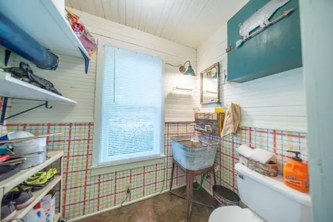 Bath - 204 Arch St, Thayer, MO 65791 photo 1 of 3