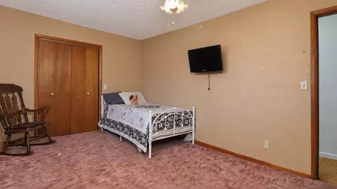 Bedroom - 8969 County Road 445, Winona, MO 65588 photo 7 of 8