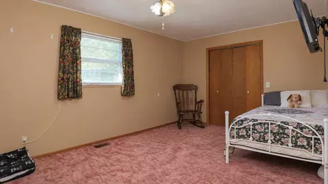 Bedroom - 8969 County Road 445, Winona, MO 65588 photo 6 of 8
