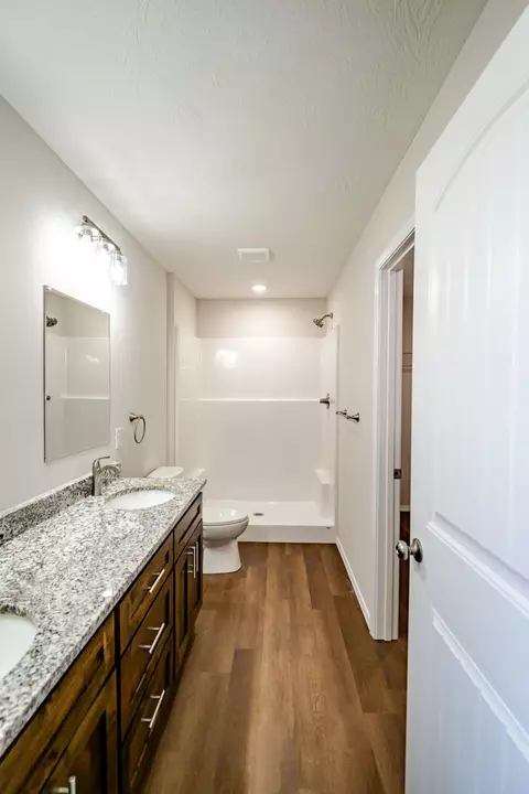 Bath - 1002 Fenli Ave, Monett, MO 65708 photo 1 of 6
