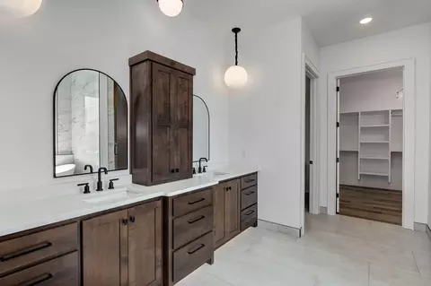 Bath - 6063 S Dollison Ave, Springfield, MO 65810 photo 2 of 13