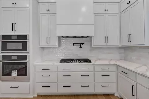 Kitchen - 6063 S Dollison Ave, Springfield, MO 65810 photo 5 of 7