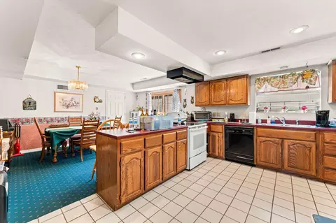 Kitchen - 121 Whispering Oaks, Branson, MO 65616 photo 1 of 3