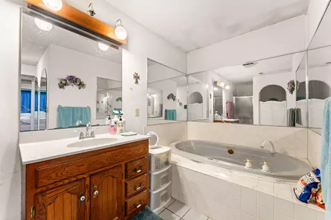 Bath - 121 Whispering Oaks, Branson, MO 65616 photo 2 of 4