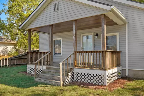 Exterior - 1352 N Ethyl Ave, Springfield, MO 65802 photo 1 of 10