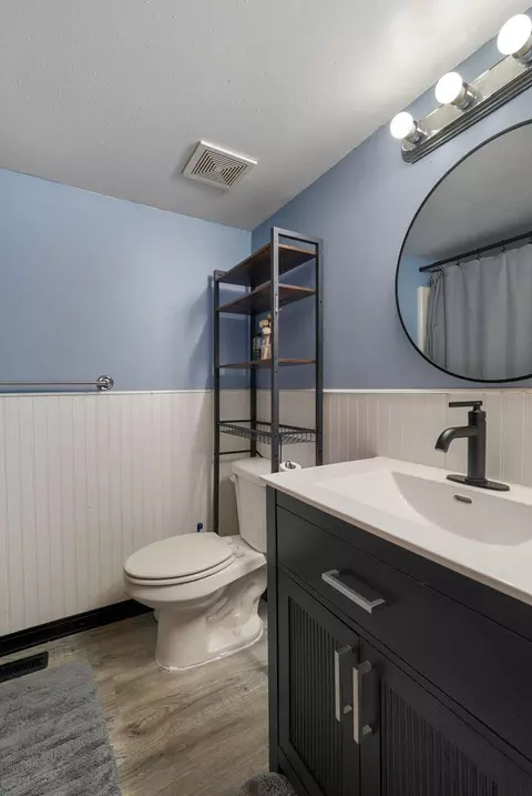 Bath - 1352 N Ethyl Ave, Springfield, MO 65802 photo 1 of 2
