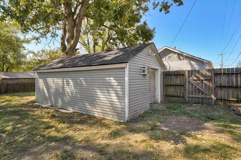 Exterior - 1352 N Ethyl Ave, Springfield, MO 65802 photo 8 of 10