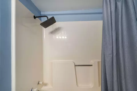 Bath - 1352 N Ethyl Ave, Springfield, MO 65802 photo 2 of 2