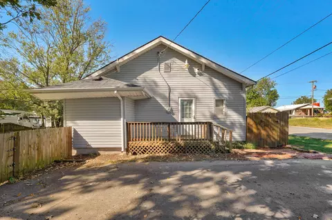 Exterior - 1352 N Ethyl Ave, Springfield, MO 65802 photo 5 of 10
