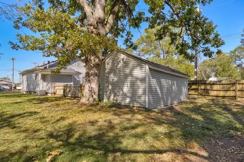 Exterior - 1352 N Ethyl Ave, Springfield, MO 65802 photo 7 of 10