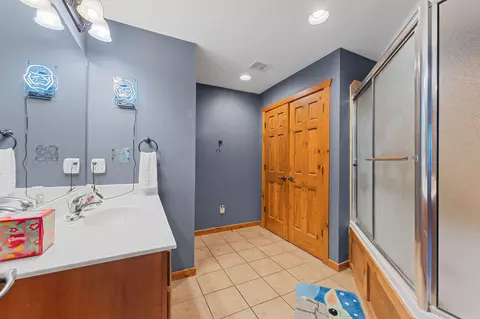 Bath - 42 Willow Oak Ln, Branson, MO 65616 photo 6 of 6