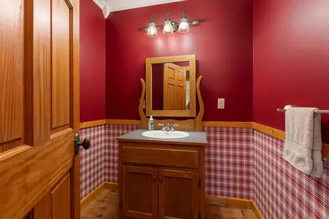Bath - 218 Brookside Dr, Seymour, MO 65746 photo 1 of 4