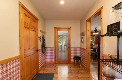 Entry Way - 218 Brookside Dr, Seymour, MO 65746 photo 4 of 7