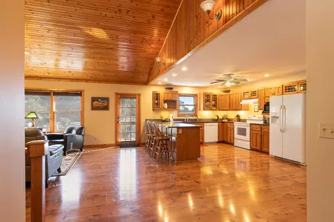 Kitchen - 218 Brookside Dr, Seymour, MO 65746 photo 1 of 3