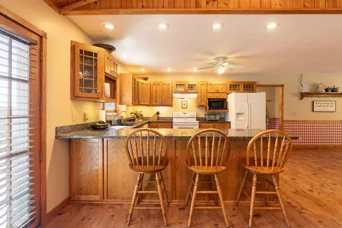 Kitchen - 218 Brookside Dr, Seymour, MO 65746 photo 3 of 3