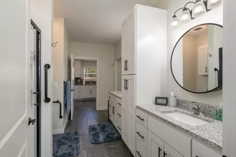 Bath - 779 E 446th Rd, Bolivar, MO 65613 photo 2 of 5
