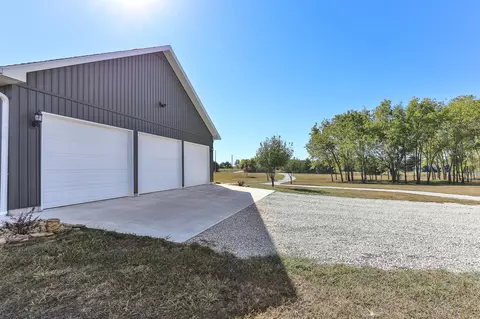 Exterior - 779 E 446th Rd, Bolivar, MO 65613 photo 5 of 12
