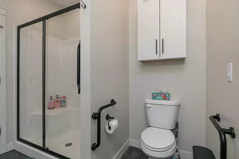 Bath - 779 E 446th Rd, Bolivar, MO 65613 photo 3 of 5