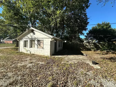Exterior - 2045 N Weller Ave, Springfield, MO 65803 photo 3 of 5