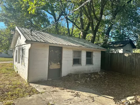 Exterior - 2045 N Weller Ave, Springfield, MO 65803 photo 4 of 5