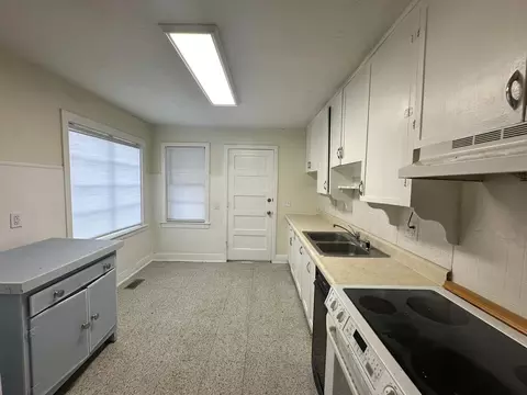 Kitchen - 2045 N Weller Ave, Springfield, MO 65803 photo 1 of 2