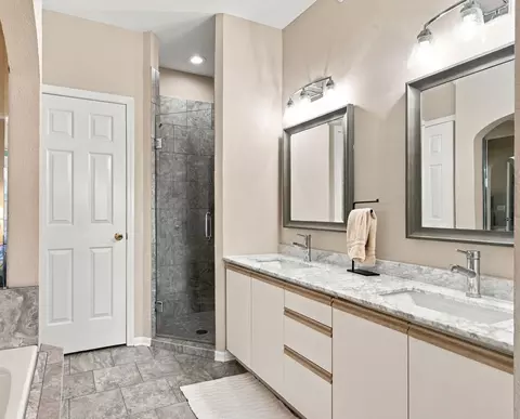 Bath - 835 Fairview St #11, Branson, MO 65616 photo 2 of 3