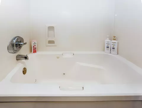 Bath - 2700 Green Mountain Dr #1, Branson, MO 65616 photo 3 of 5