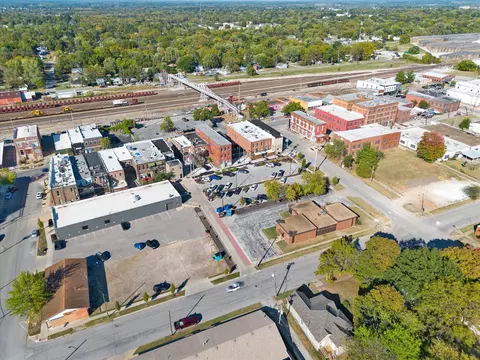 View/Area - 320 E Pacific St, Springfield, MO 65803 photo 2 of 5