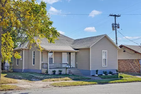 Exterior - 320 E Pacific St, Springfield, MO 65803 photo 2 of 4