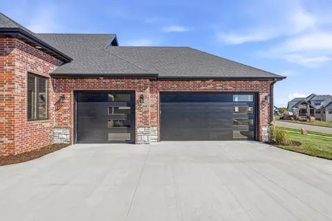 Exterior - 1755 W Gaslight Dr, Springfield, MO 65810 photo 2 of 3